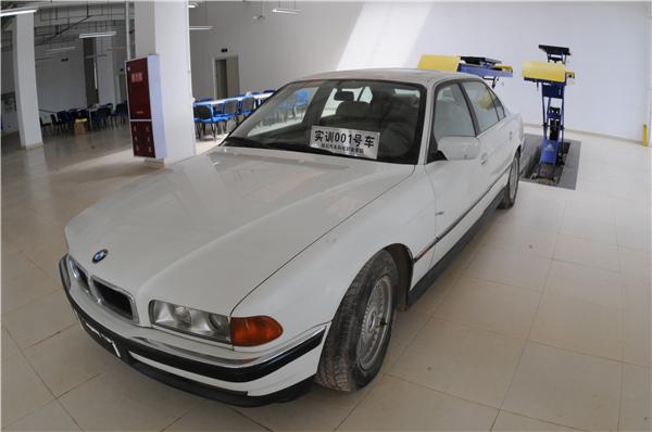 汽車實訓(xùn)設(shè)備.jpg