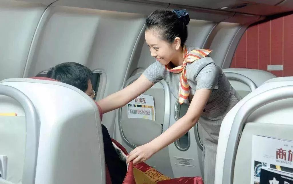 海航空乘 青春熱情創優質服務 組圖